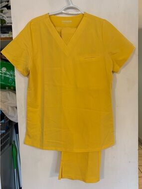 mandala Women's Yellow Scrub Set